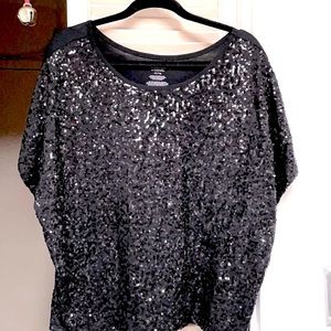 BEADS ARE BACL !!! BLACK SEQUIN FRONT TOP WITH FULL CAP SLEEVES  SCOOP NECK NWOT